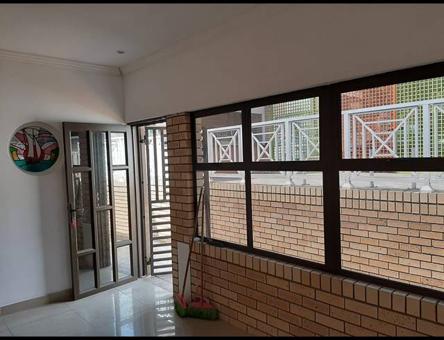 100M² BUSINESS RENTED IN SYDENHAM